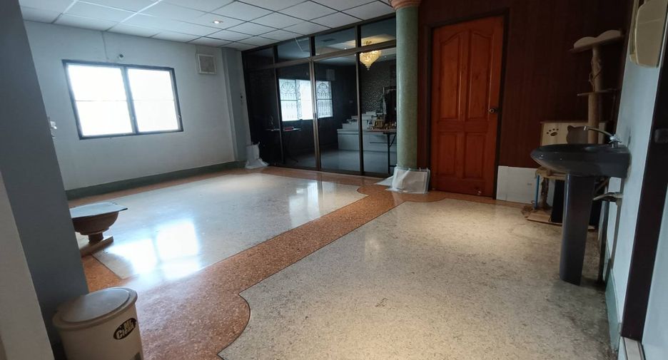 For sale 5 bedrooms townhouse in Bang Khun Thian, Bangkok