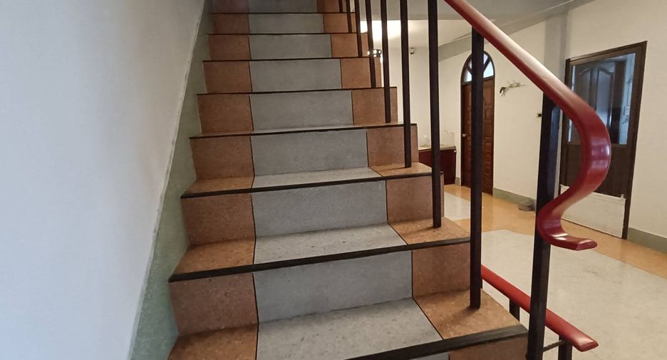 For sale 5 bedrooms townhouse in Bang Khun Thian, Bangkok