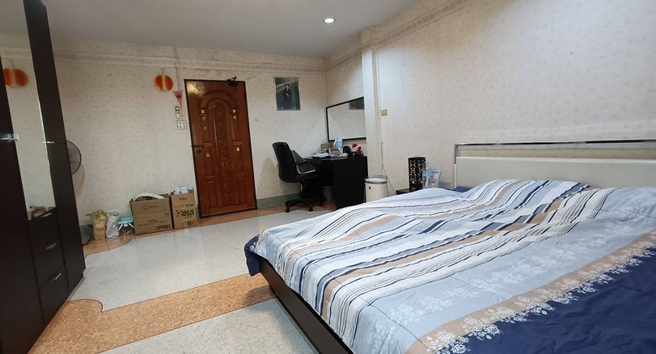 For sale 5 bedrooms townhouse in Bang Khun Thian, Bangkok