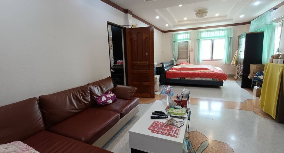 For sale 5 bedrooms townhouse in Bang Khun Thian, Bangkok