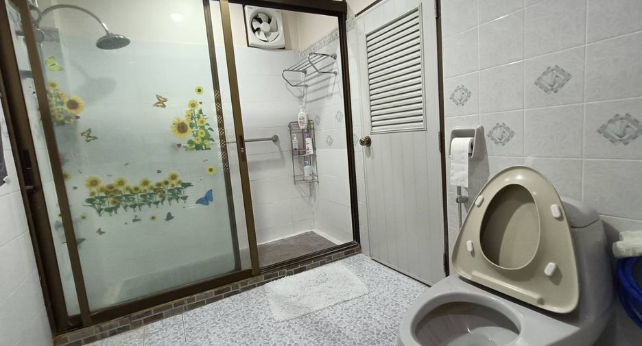 For sale 5 bedrooms townhouse in Bang Khun Thian, Bangkok