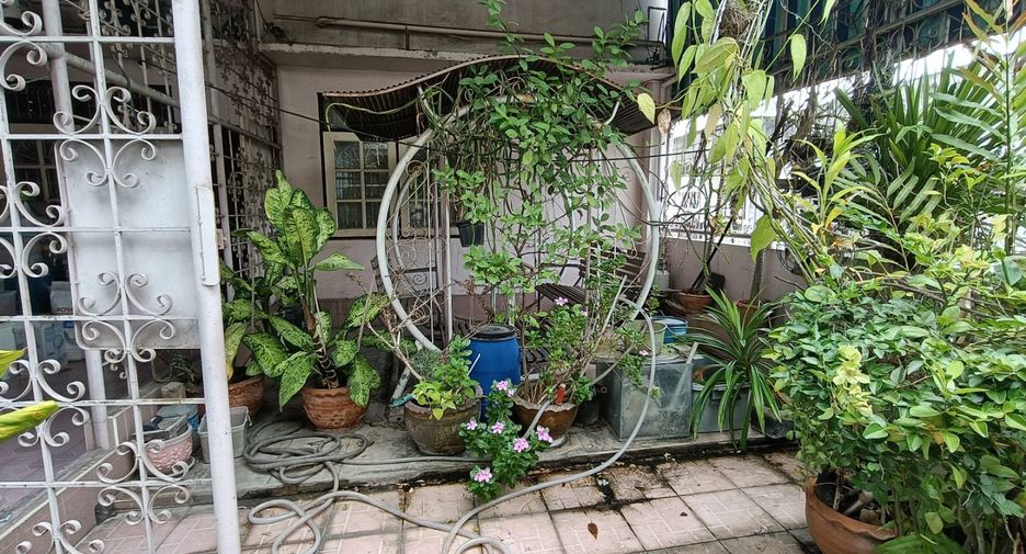 For sale 5 bedrooms townhouse in Bang Khun Thian, Bangkok