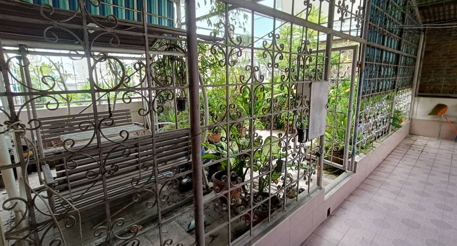 For sale 5 bedrooms townhouse in Bang Khun Thian, Bangkok