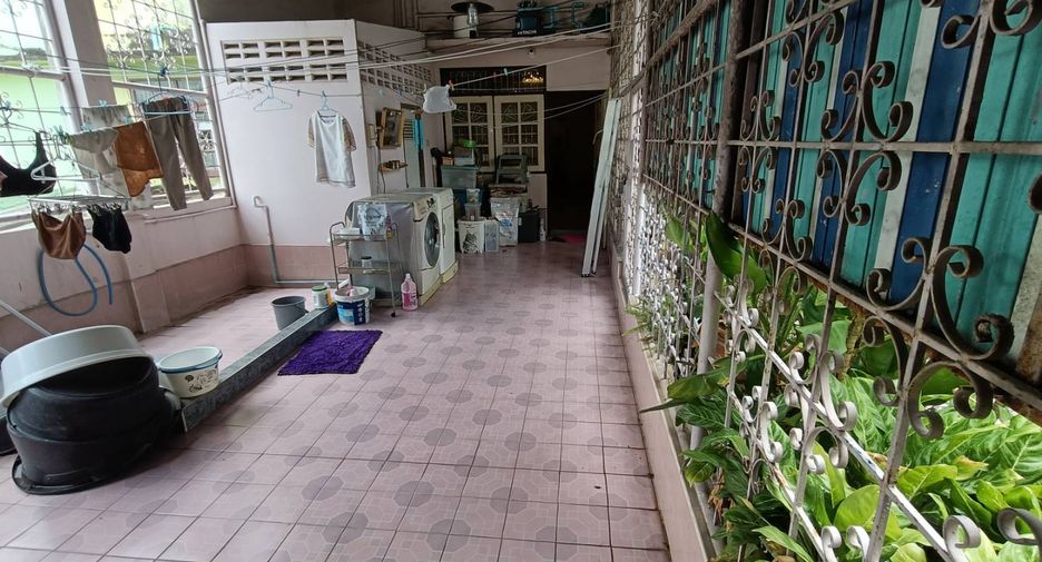For sale 5 bedrooms townhouse in Bang Khun Thian, Bangkok