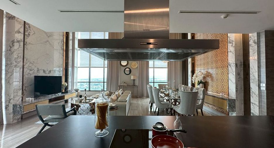 For sale 3 bedrooms condo in Si Racha, Chonburi