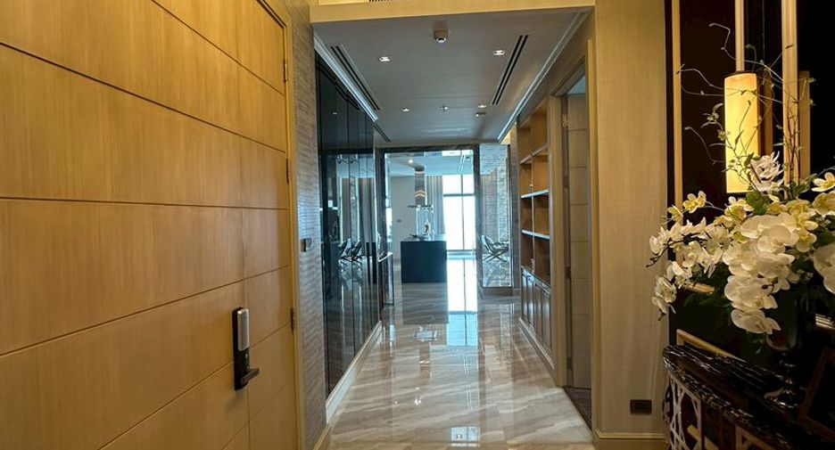 For sale 3 bedrooms condo in Si Racha, Chonburi