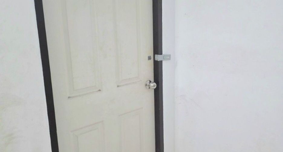 Local comercial en venta de 6 habitaciones en Si Racha, Chonburi