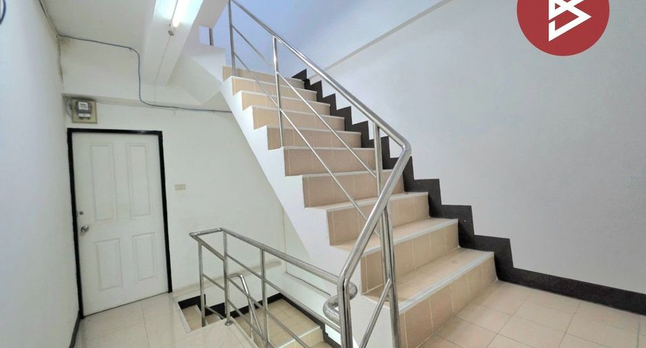 Local comercial en venta de 6 habitaciones en Si Racha, Chonburi