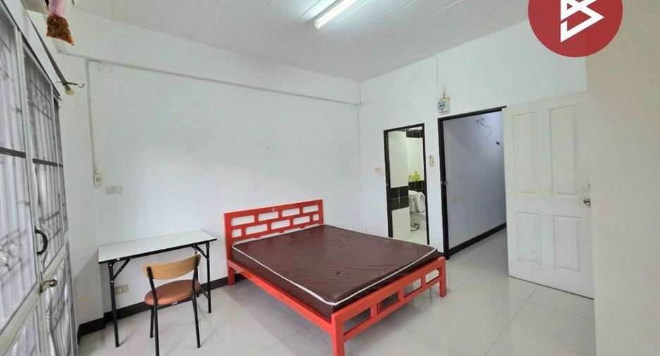 Local comercial en venta de 6 habitaciones en Si Racha, Chonburi