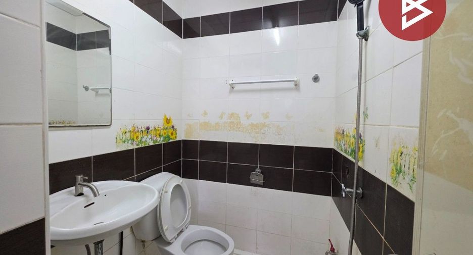 Local comercial en venta de 6 habitaciones en Si Racha, Chonburi