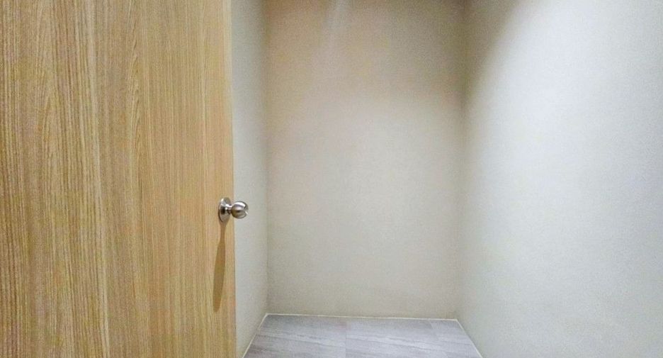 For sale 2 bedrooms condo in Watthana, Bangkok