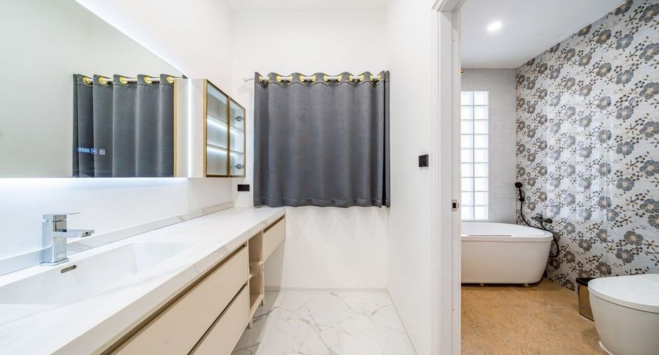 Haus zum Kauf mit 5 Zimmer in Bang Lamung, Chonburi