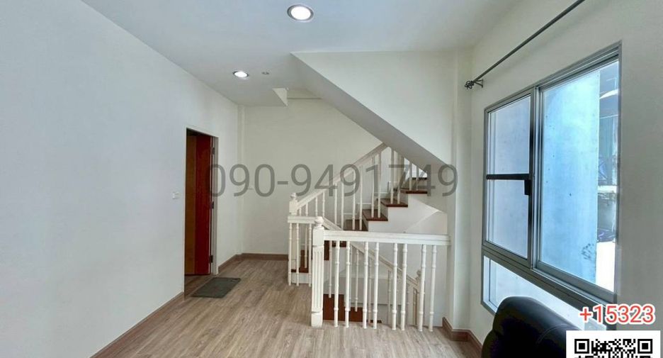 For rent 3 bedrooms townhouse in Bang Kapi, Bangkok