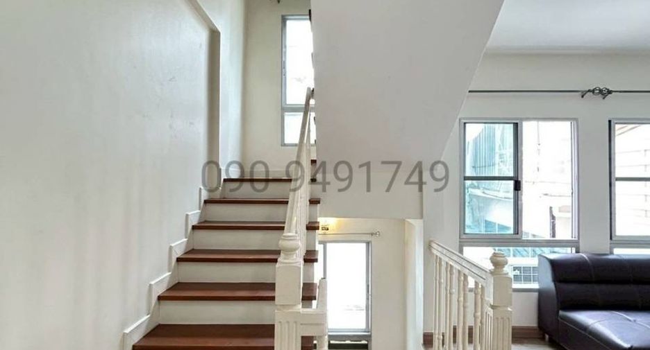 For sale 3 bedrooms townhouse in Bang Kapi, Bangkok