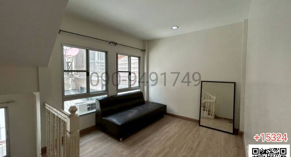 For sale 3 bedrooms townhouse in Bang Kapi, Bangkok