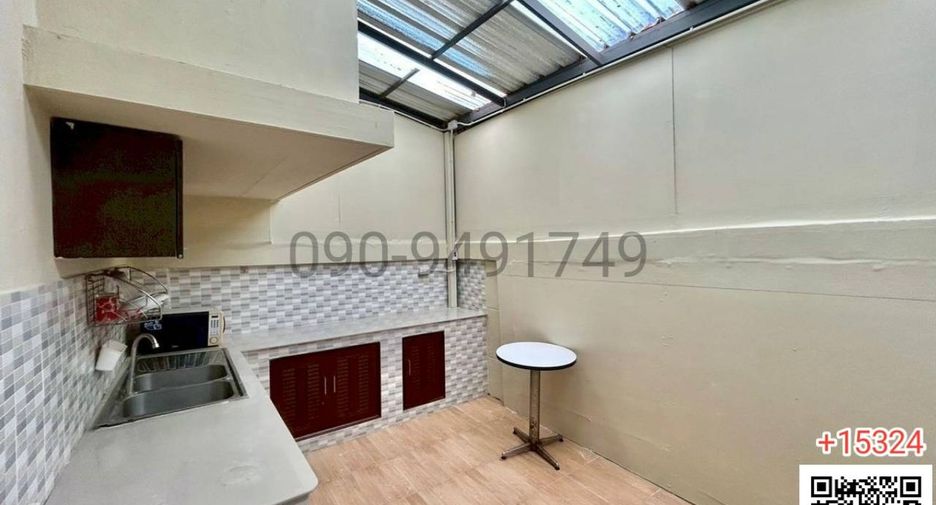 For sale 3 bedrooms townhouse in Bang Kapi, Bangkok
