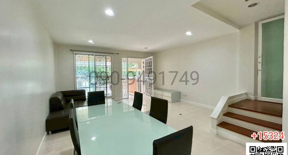 For sale 3 bedrooms townhouse in Bang Kapi, Bangkok