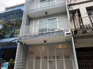 出租 2 卧室 商业空间 在 Phra Khanong, 曼谷