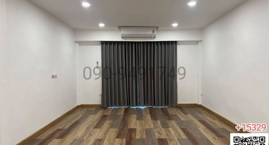 For rent 2 bedrooms retail Space in Phra Khanong, Bangkok