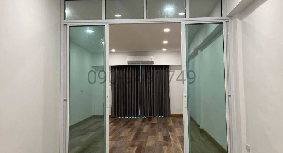 For rent 2 bedrooms retail Space in Phra Khanong, Bangkok