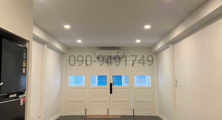 For rent 2 bedrooms retail Space in Phra Khanong, Bangkok
