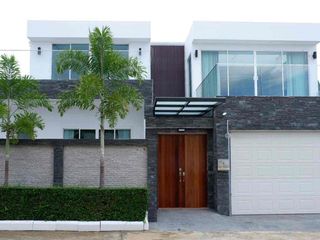 Villa en alquiler y en venta de 4 habitaciones en Bang Lamung, Chonburi