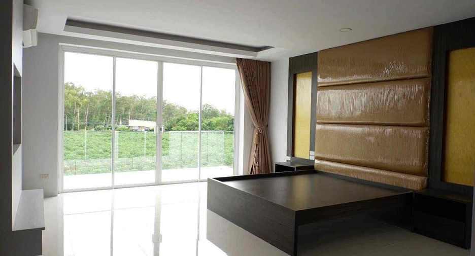 Villa en alquiler y en venta de 4 habitaciones en Bang Lamung, Chonburi