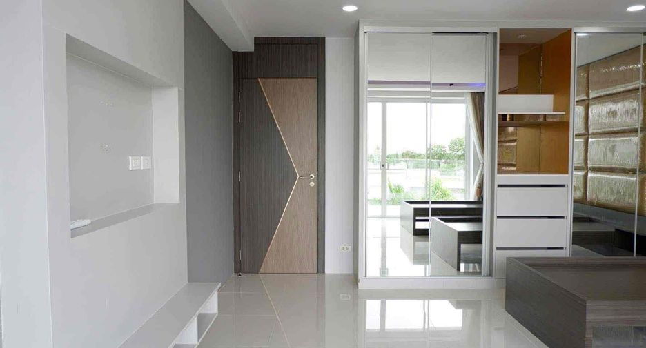 Villa en alquiler y en venta de 4 habitaciones en Bang Lamung, Chonburi