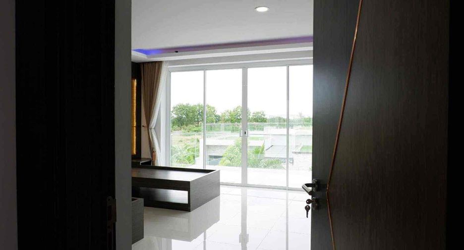 Villa en alquiler y en venta de 4 habitaciones en Bang Lamung, Chonburi