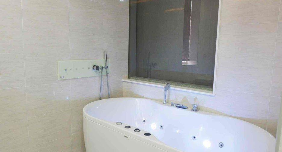 Villa en alquiler y en venta de 4 habitaciones en Bang Lamung, Chonburi