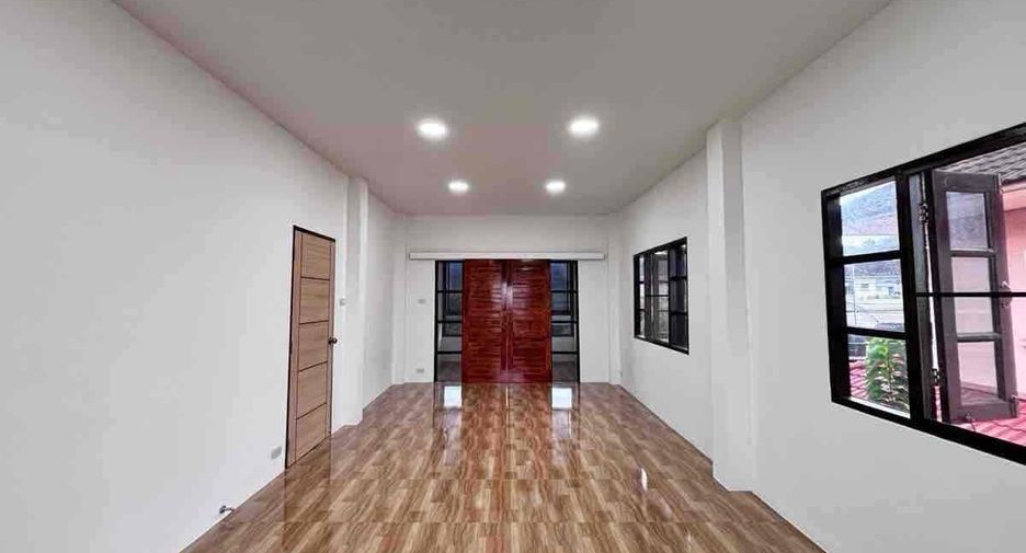 For sale 4 bedrooms house in Lat Krabang, Bangkok