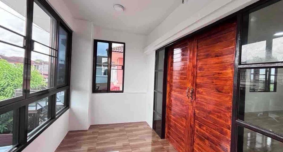 For sale 4 bedrooms house in Lat Krabang, Bangkok