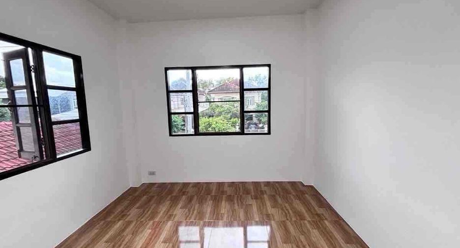 For sale 4 bedrooms house in Lat Krabang, Bangkok