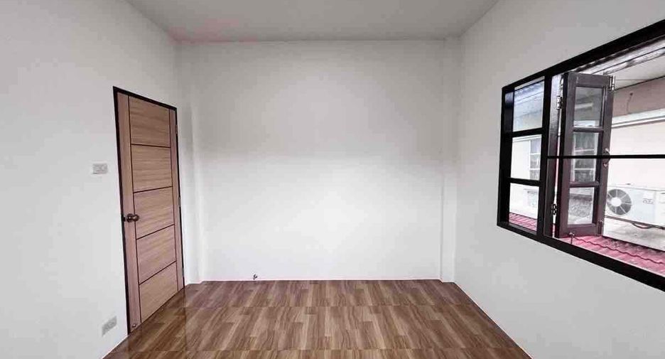For sale 4 bedrooms house in Lat Krabang, Bangkok