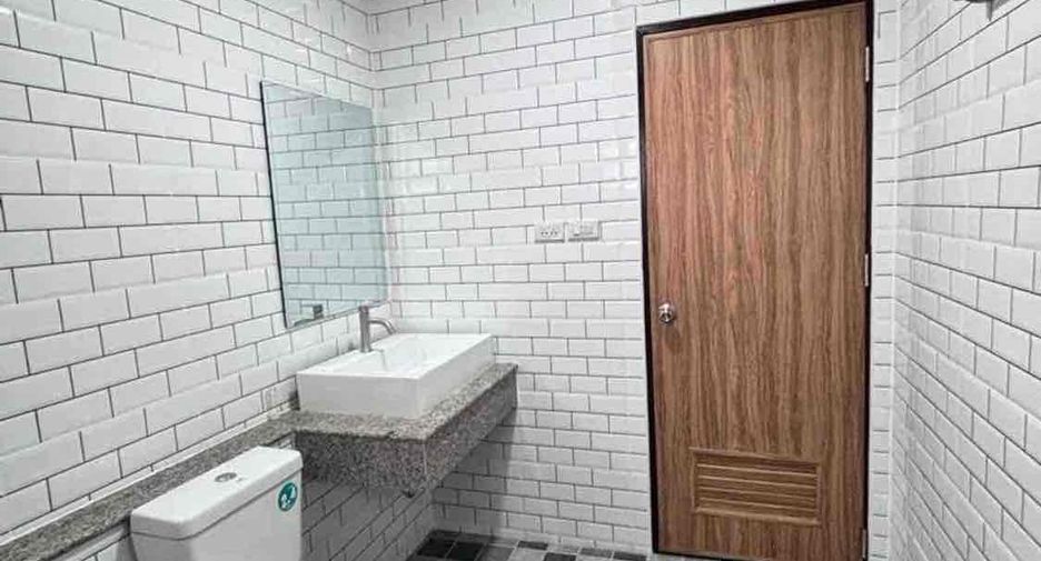 For sale 4 bedrooms house in Lat Krabang, Bangkok