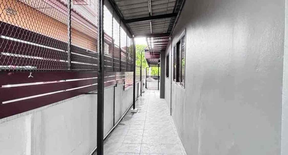 For sale 4 bedrooms house in Lat Krabang, Bangkok
