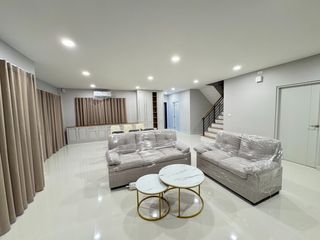 À louer 4 chambres maison à Bang Phli, Samut Prakan