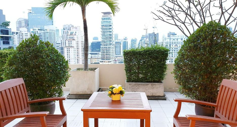For rent 4 bedrooms apartment in Watthana, Bangkok