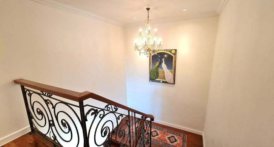 For rent 4 bedrooms apartment in Watthana, Bangkok