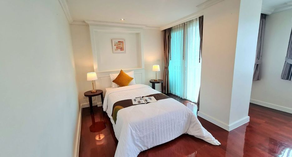 For rent 4 bedrooms apartment in Watthana, Bangkok
