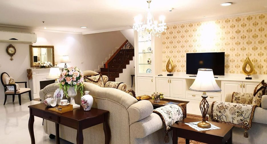 For rent 4 bedrooms apartment in Watthana, Bangkok