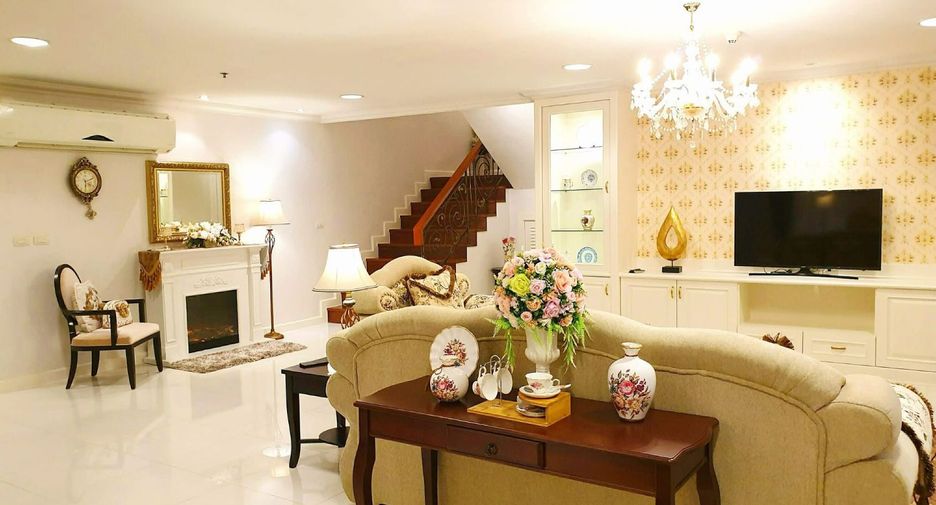 For rent 4 bedrooms apartment in Watthana, Bangkok