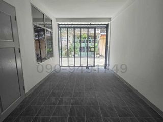 Casa adosada en alquiler de 3 habitaciones en Huai Khwang, Bangkok
