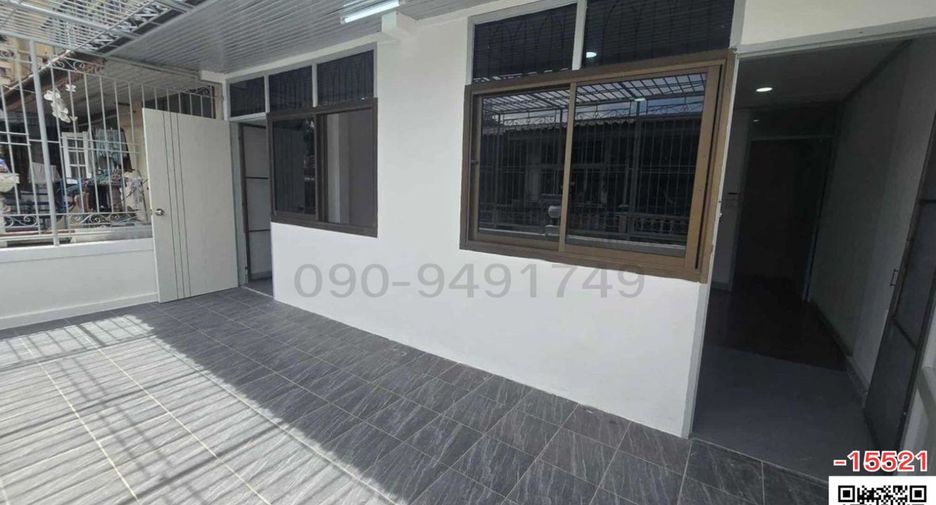 For rent 3 bedrooms townhouse in Huai Khwang, Bangkok