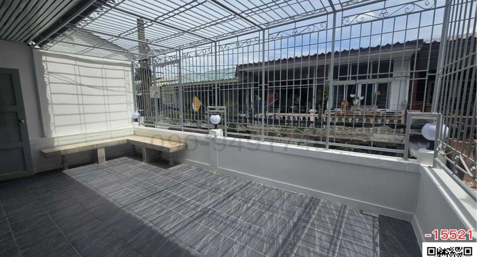 For rent 3 bedrooms townhouse in Huai Khwang, Bangkok
