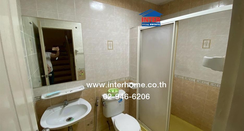 For sale 4 ベッドルーム townhouse in Thung Khru, Bangkok