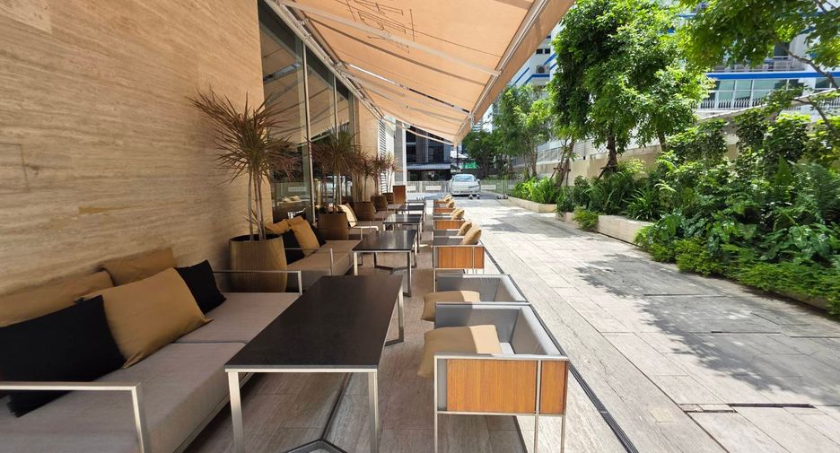 For sale 1 bed condo in Khlong Toei, Bangkok