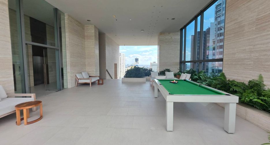 For sale 1 bed condo in Khlong Toei, Bangkok