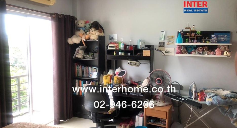 Casa adosada en venta de 4 habitaciones en Suan Luang, Bangkok