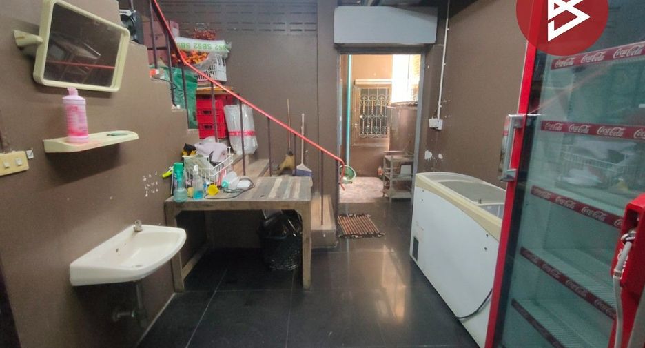 For sale 3 bedrooms retail Space in Bang Khla, Chachoengsao